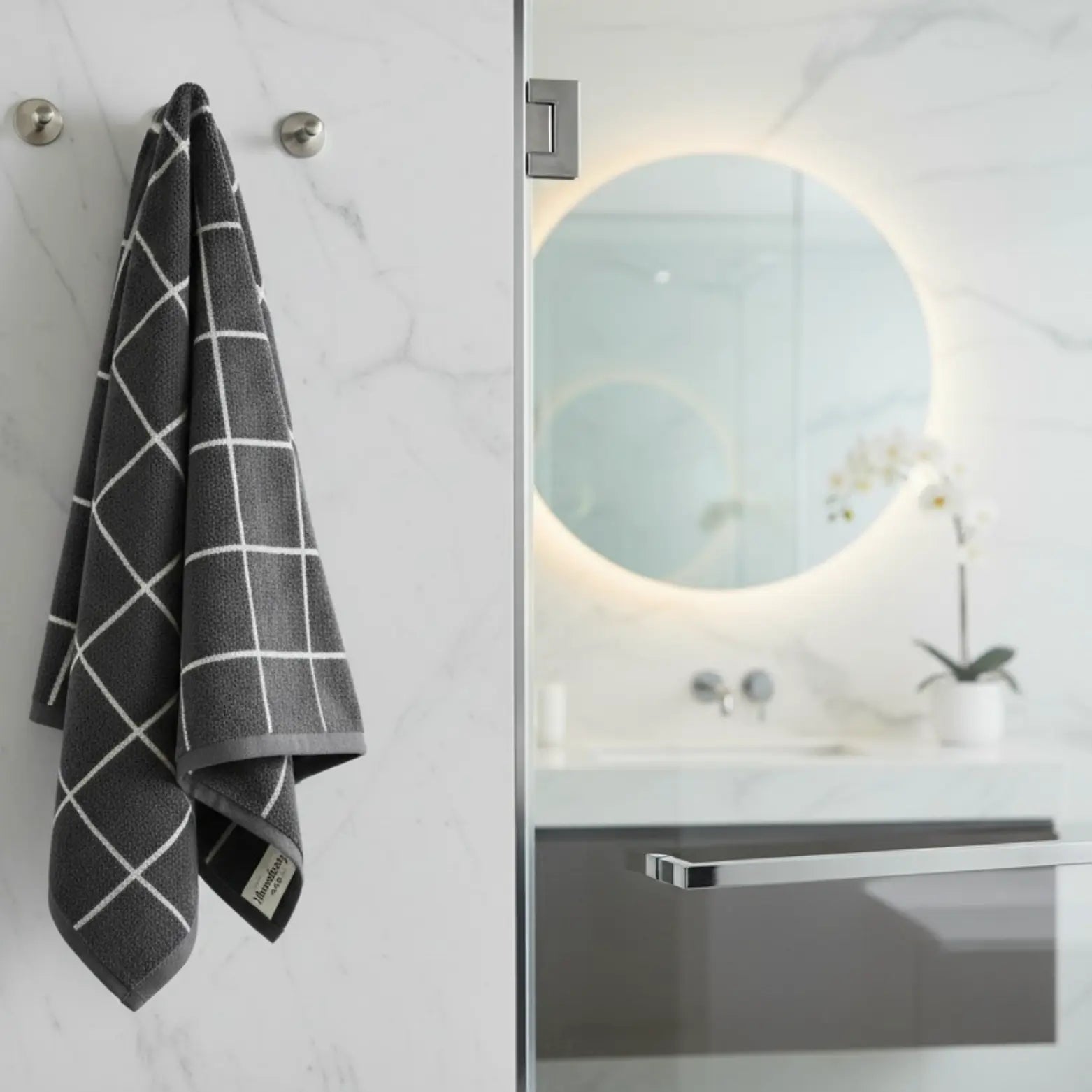 Houston-Comfy-White-Stripe-Bath-Towel_600GSM_100_Cotton_Soft_QuickDry_SinglePiece